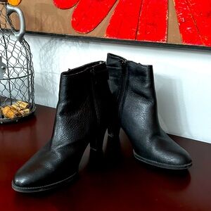 St. John's Bay Black Mid Boots
